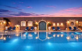 Golden Bay Apartments-Garden Haven